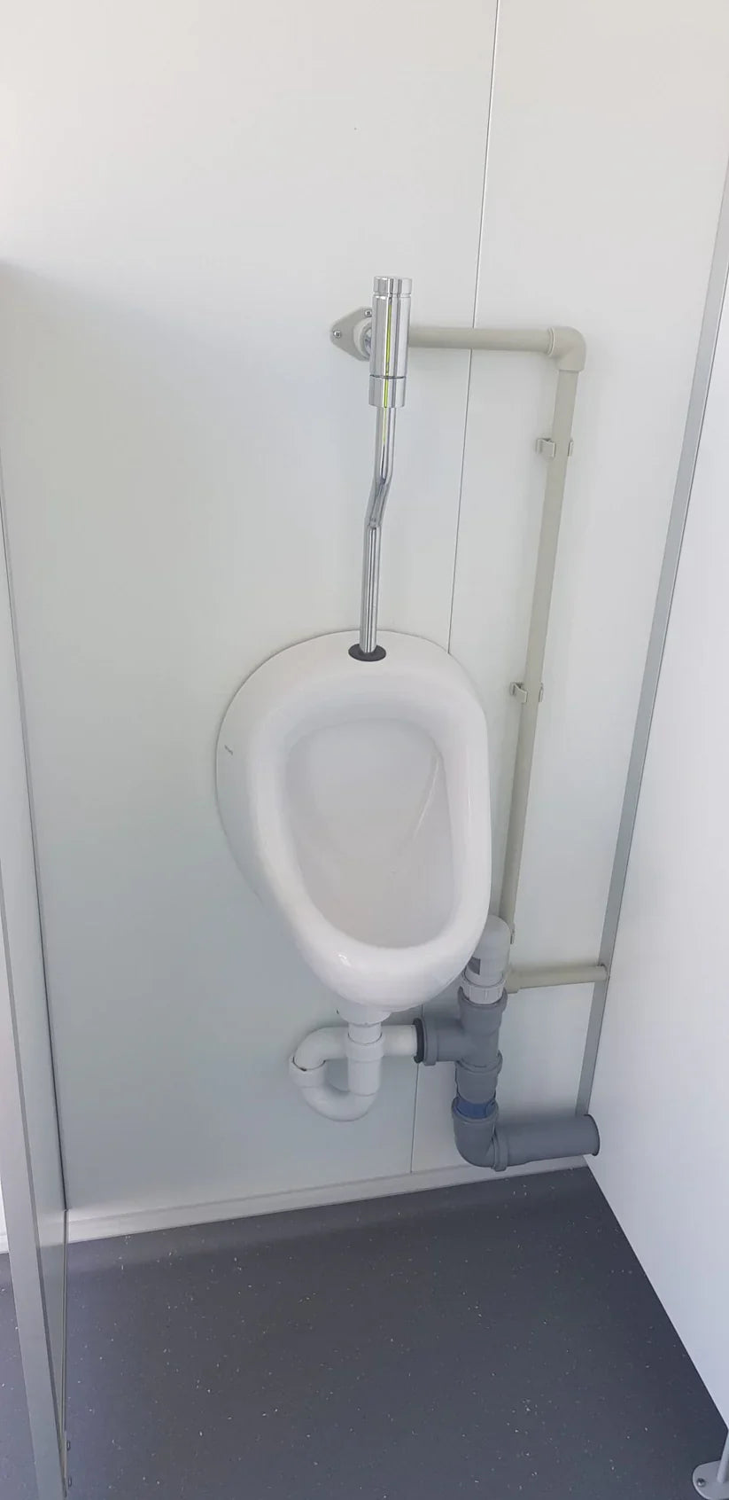 Modul 10′ Sanitärinstallationen (WC/Urinir/Dusche/Waschbecken) + Verkleidung