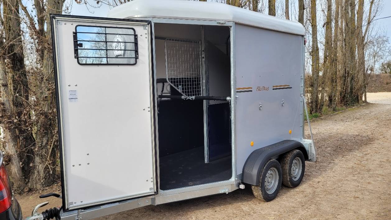 Ifor Williams HB 506 - 2-Pferd-Van Premium
