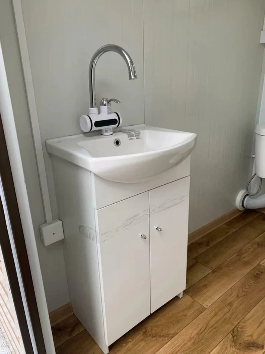Doppelter Sanitärcontainer mit Abwassertank (weiß) – WC-Container mit integriertem Fäkalientank