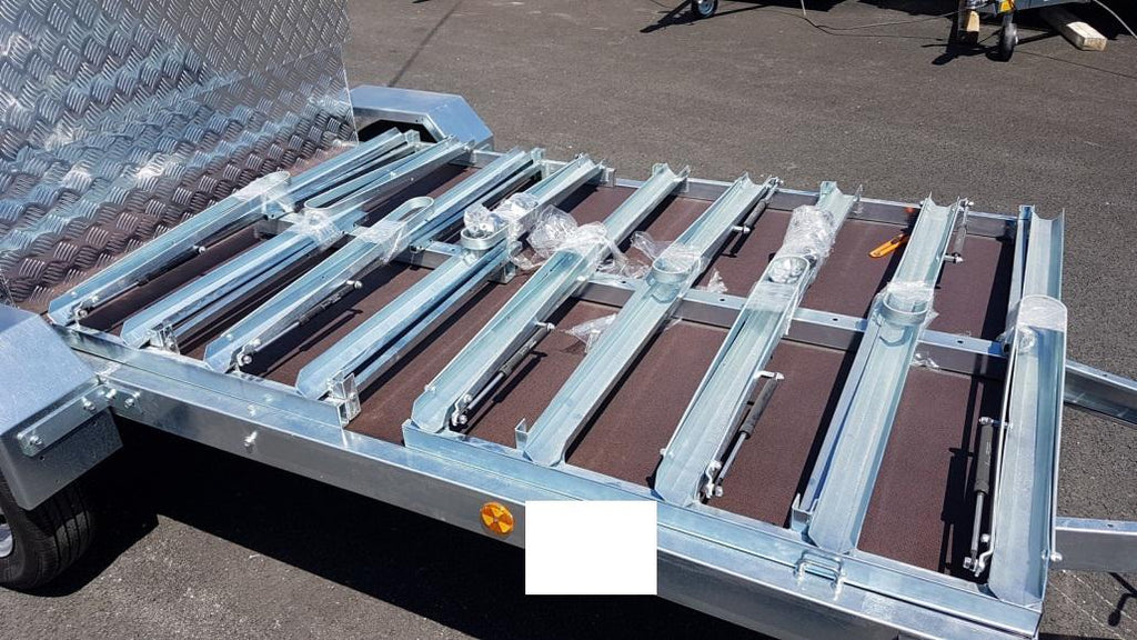 Der Anhänger kann 12 bis 15 Fahrräder in horizontaler Position transportieren.