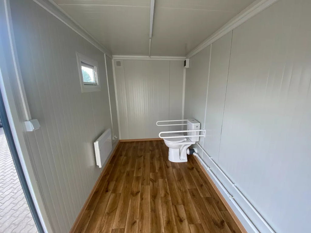 Sanitärbehälter für Menschen mit Behinderungen. Toilette mit Rampe (Ref: 3907)