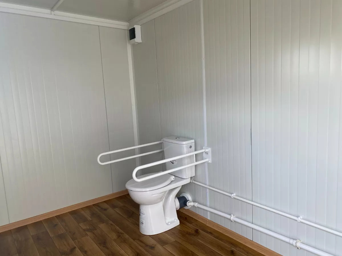 Sanitärbehälter für Menschen mit Behinderungen. Toilette mit Rampe (Ref: 3907)