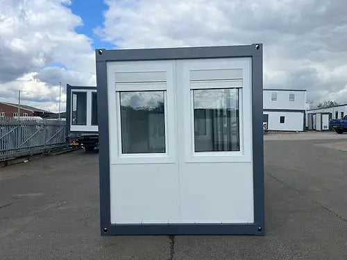 Tragbarer Bürocontainer mit Panoramafenstern (Ref: C3301)