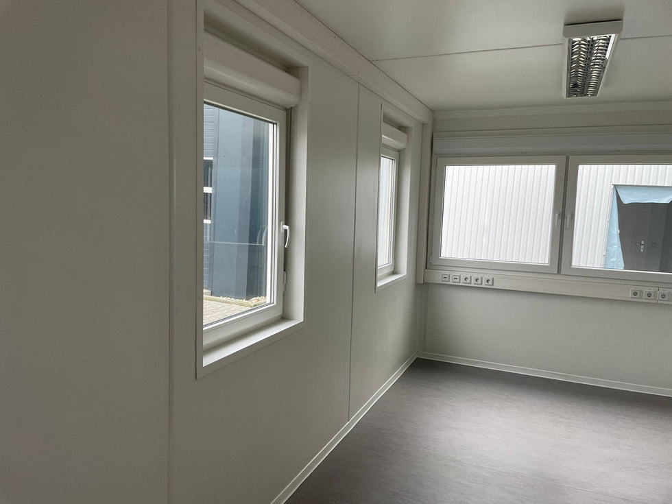 Bürocontainer 6,75 × 2,42 m (Ref: 2350)