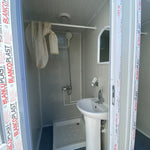 Sanitärcontainer 1,30 x 2,05 m mit Doppeldusche