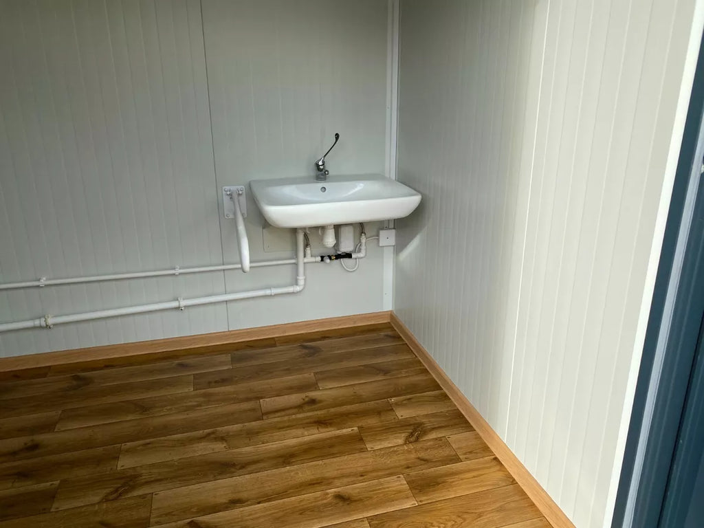 Sanitärbehälter für Menschen mit Behinderungen. Toilette mit Rampe (Ref: 3907)