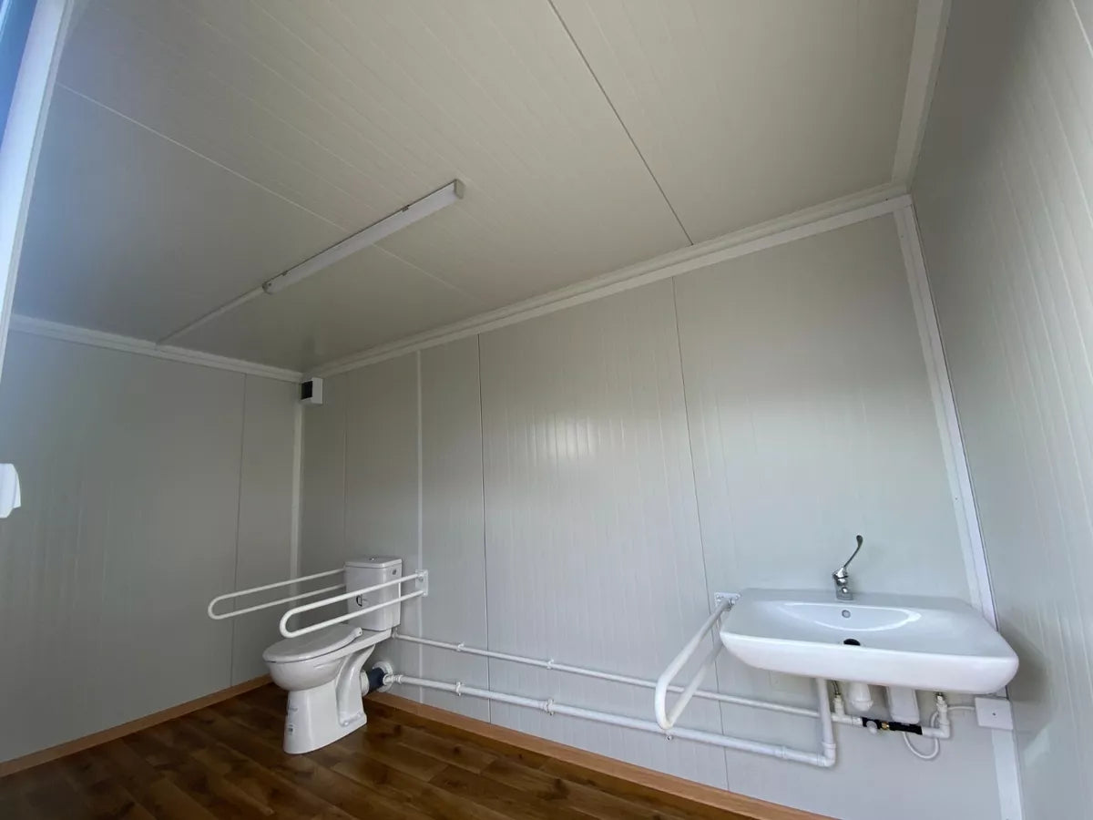 Sanitärbehälter für Menschen mit Behinderungen. Toilette mit Rampe (Ref: 3907)