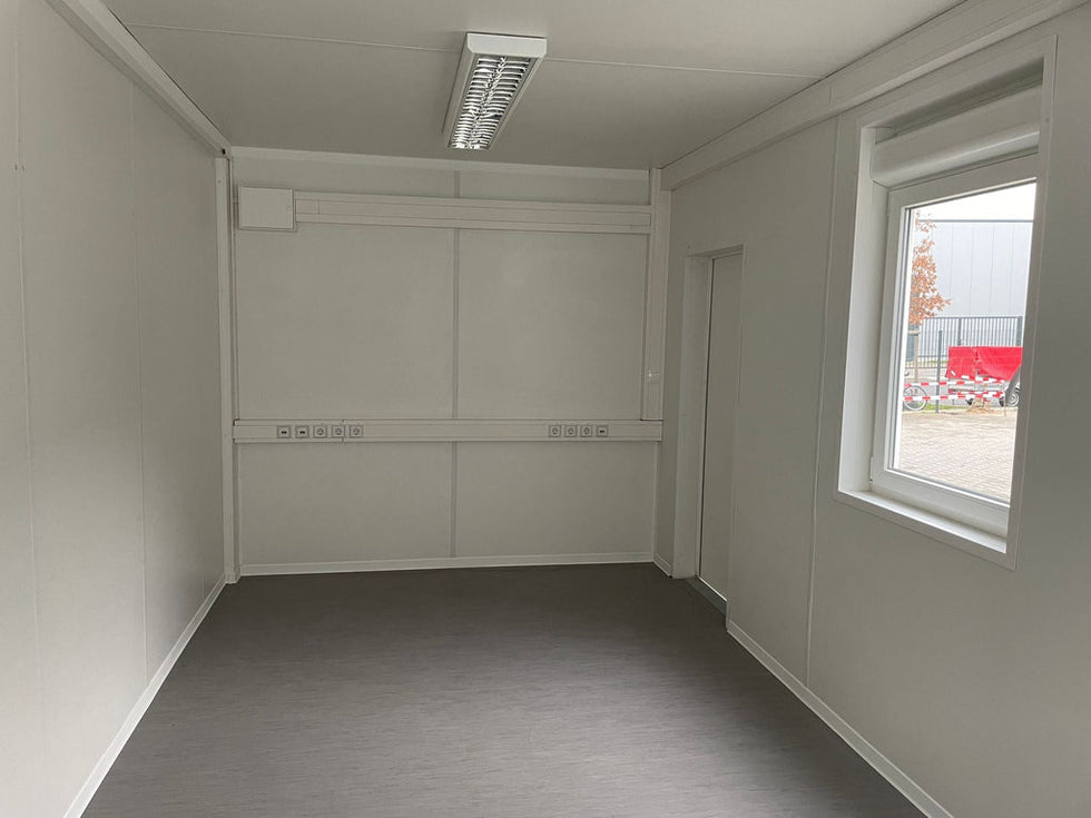 Bürocontainer 6,75 × 2,42 m (Ref: 2350)